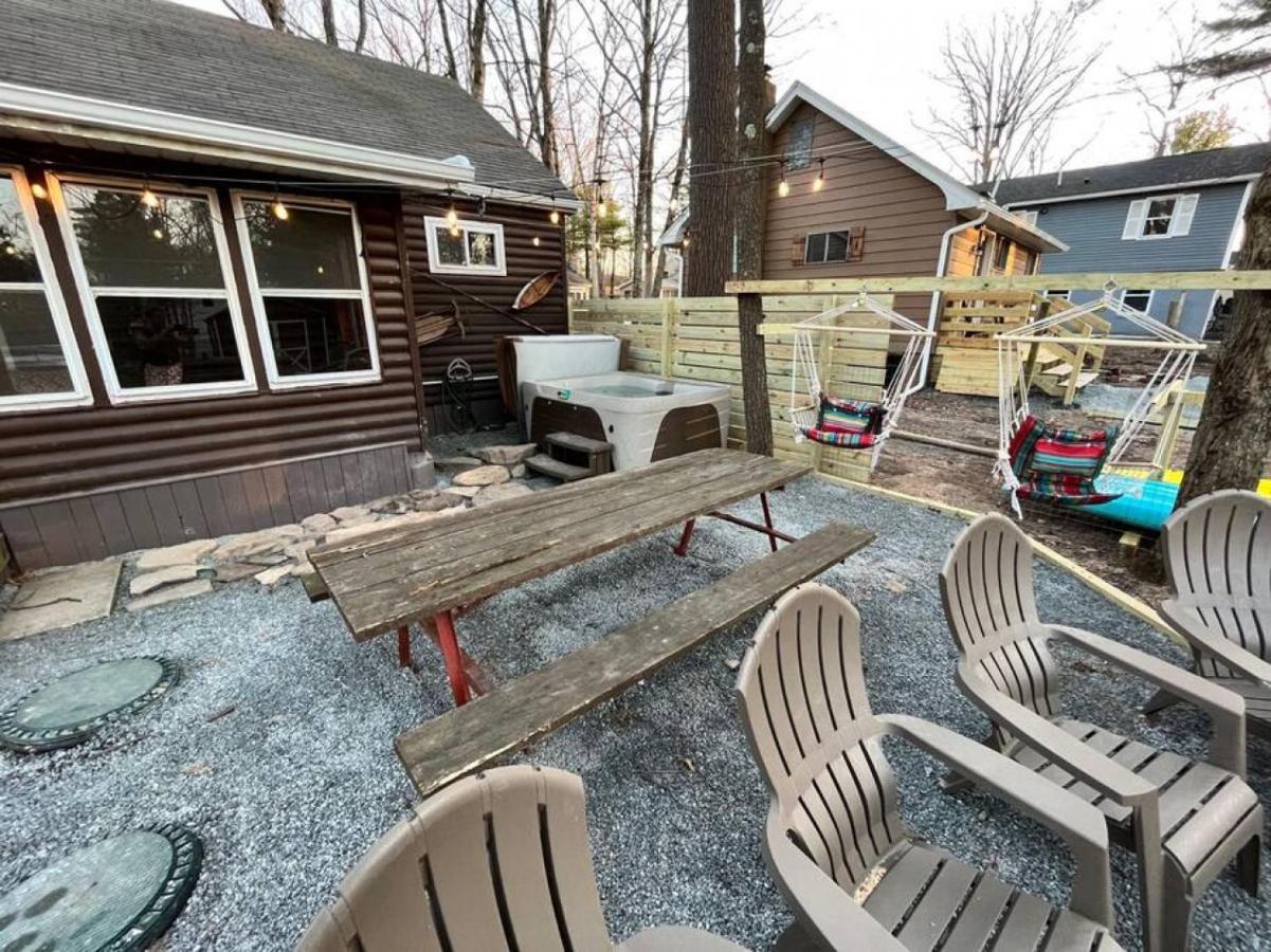 Wally's Compound Villa Hawley